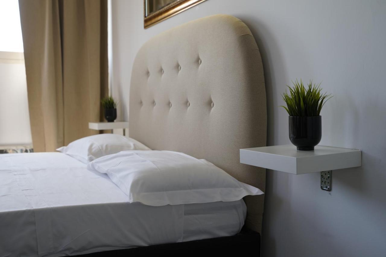 Airport Suite Катания Екстериор снимка
